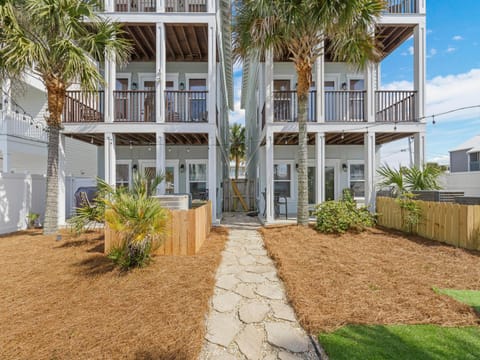 Property building, Facade/entrance, Garden, Balcony/Terrace, Parking