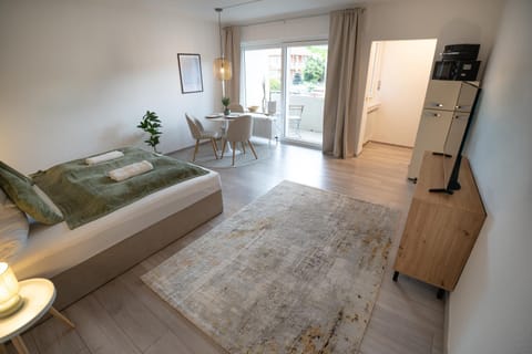 Bed, TV and multimedia, Living room, Photo of the whole room