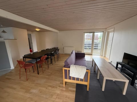 Communal lounge/ TV room, TV and multimedia, Living room, Dining area