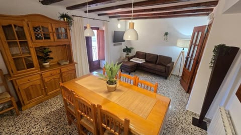 Living room, Seating area, Dining area