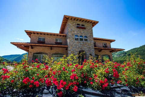 Property building, Facade/entrance, Spring