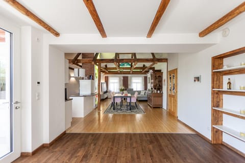 Kitchen or kitchenette, Living room, Seating area, Dining area