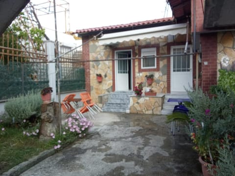 Property building, Patio, Garden, Garden view
