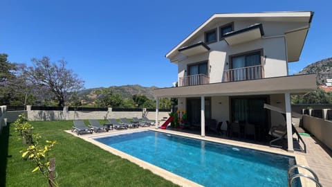Property building, Pool view, Swimming pool, sunbed