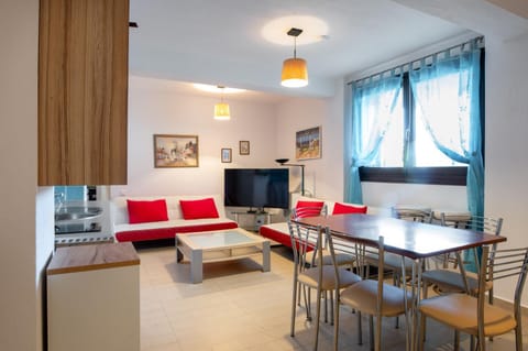 TV and multimedia, Living room, Seating area, Dining area, kitchen