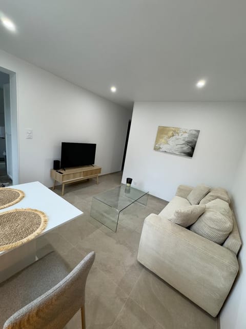 Communal lounge/ TV room, TV and multimedia, Living room, Seating area