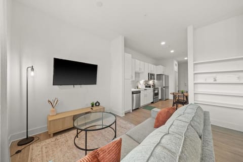 Communal lounge/ TV room, TV and multimedia, Kitchen or kitchenette, Living room, Seating area