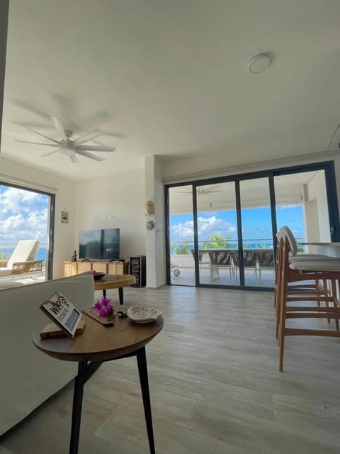 Natural landscape, TV and multimedia, Living room, Dining area, Sea view