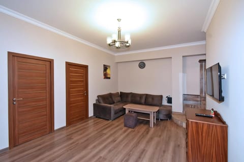 TV and multimedia, Living room, Lobby or reception, Seating area