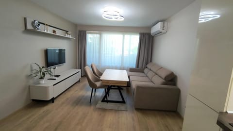 TV and multimedia, Living room, Photo of the whole room, air conditioner