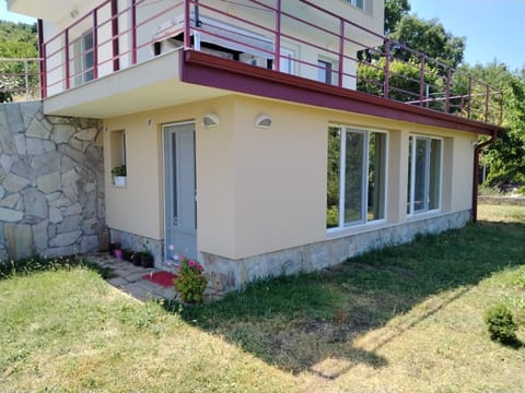 Day, Garden view