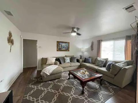Living room, Photo of the whole room, Seating area