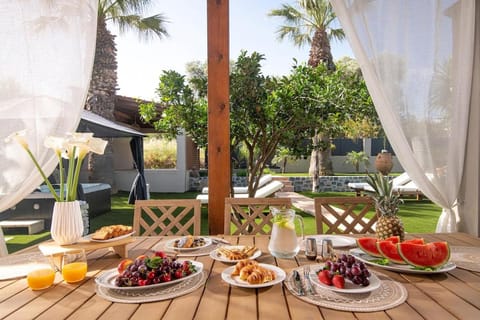Garden, Dining area