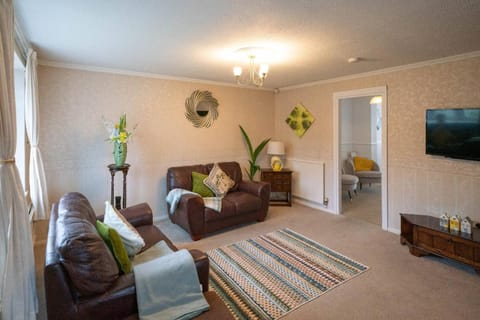 Communal lounge/ TV room, TV and multimedia, Living room