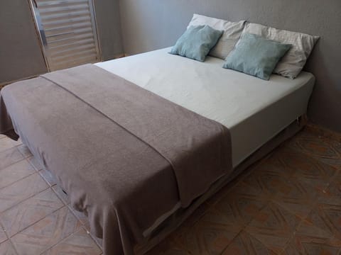 Bed, TV and multimedia, Bedroom, internet