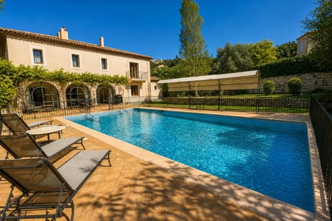 Property building, Patio, Day, Garden, Garden view, Pool view, Swimming pool, sunbed