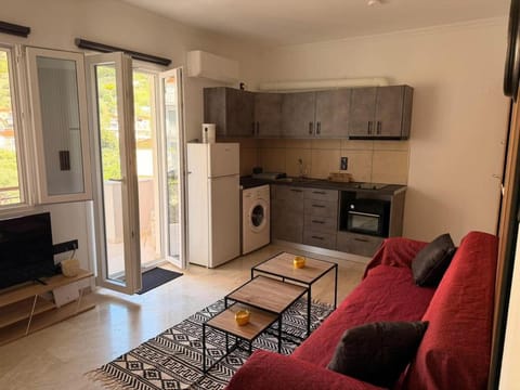 Kitchen or kitchenette, Living room, Seating area, stove