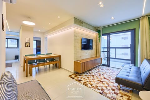 Communal lounge/ TV room, TV and multimedia, Living room, Seating area, Dining area, Evening entertainment