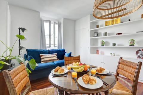 Living room, Food and drinks, Seating area, Dining area, Food, Breakfast, Continental breakfast