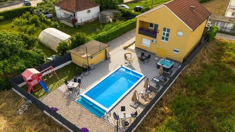 Property building, Swimming pool