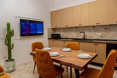 TV and multimedia, Kitchen or kitchenette, Living room, Seating area, Dining area, minibar, pet friendly, stove