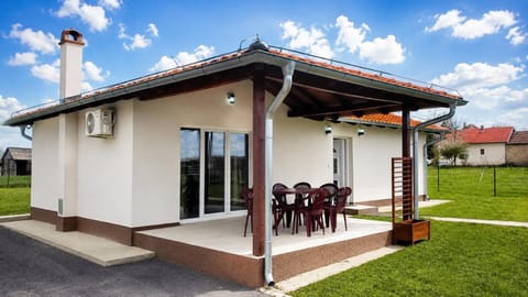 Property building, Patio, Garden, Dining area, Garden view
