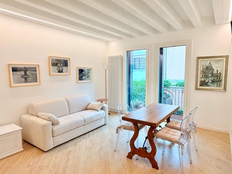 Living room, Decorative detail, Decorative detail, Seating area, Dining area