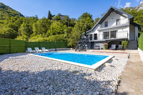 Property building, Day, Natural landscape, Pool view, Swimming pool, Swimming pool, sunbed