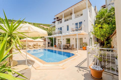Property building, BBQ facilities