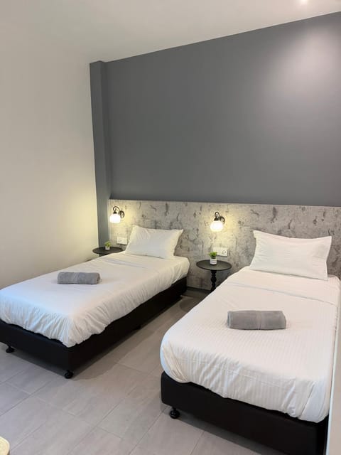Shower, Toilet, Bed, Property logo or sign, TV and multimedia, Coffee/tea facilities, Kitchen or kitchenette, Photo of the whole room, Bedroom, Inner courtyard view, wardrobe, dryer, acessibility
