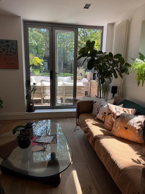 Living room, Garden view