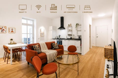 Kitchen or kitchenette, Living room, Seating area, Dining area