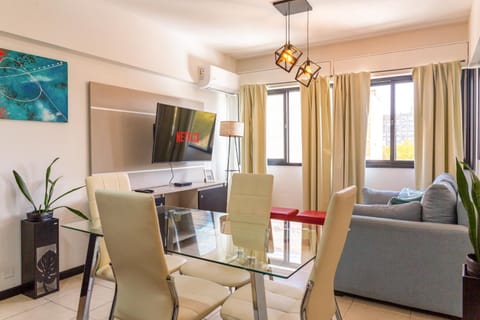 TV and multimedia, Living room, Seating area, Dining area
