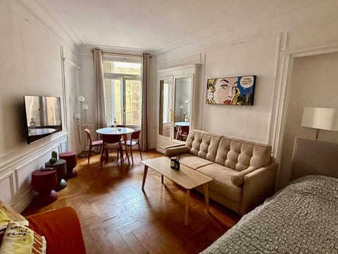 Bed, Living room, Photo of the whole room