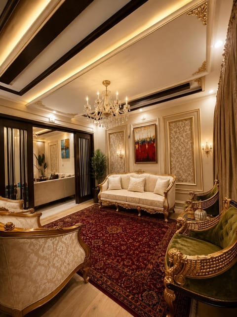 Bed, Living room, Photo of the whole room, Seating area, Bedroom