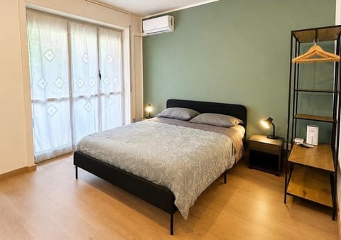 Bed, Bedroom, air conditioner