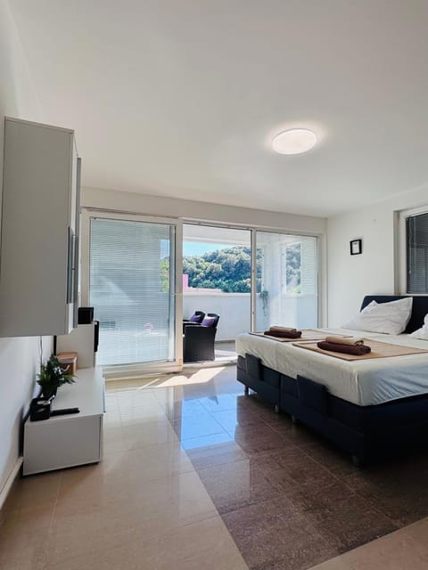 Bed, Balcony/Terrace, Bedroom