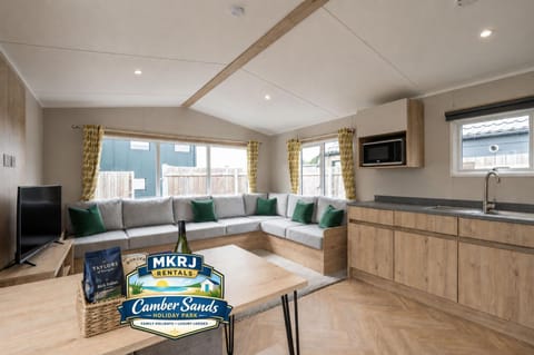 Communal lounge/ TV room, TV and multimedia, Living room, microwave, oven