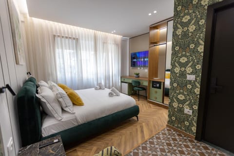 Communal lounge/ TV room, Bed, TV and multimedia, View (from property/room), Photo of the whole room, Decorative detail, Seating area, Bedroom, furniture, minibar, safe, towels, wardrobe