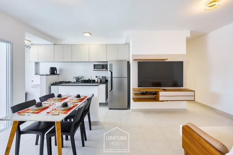 Communal lounge/ TV room, TV and multimedia, Kitchen or kitchenette, Living room, Food and drinks, Seating area, Dining area, Evening entertainment, oven, pet friendly, stove