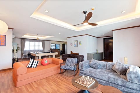 Living room, Seating area