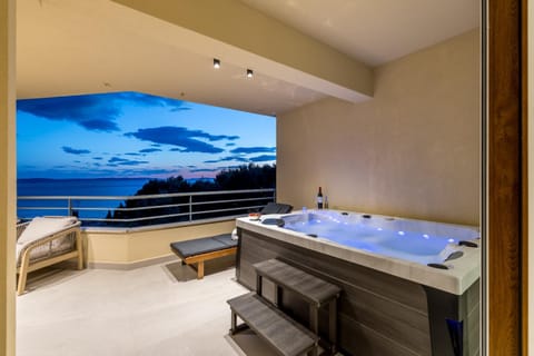 Natural landscape, Hot Tub, Balcony/Terrace, Sea view