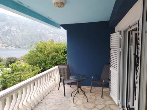 View (from property/room), Balcony/Terrace, Mountain view