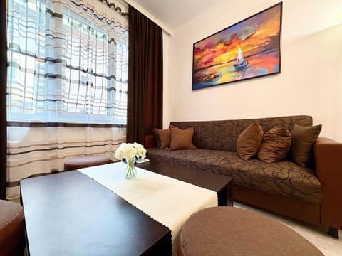 Living room, Decorative detail, Seating area