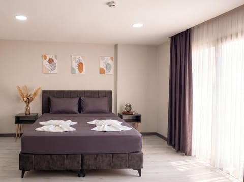 Bed, Decorative detail, Bedroom, towels