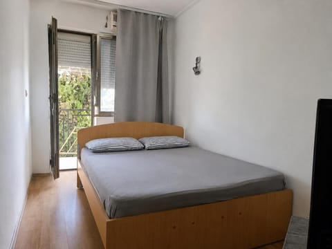 Bedroom, towels