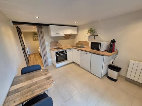 Kitchen or kitchenette, dishwasher, oven, stove