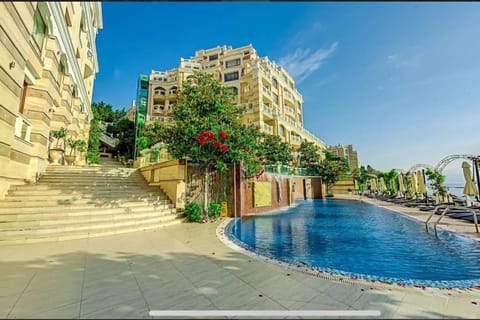 Property building, Day, Swimming pool