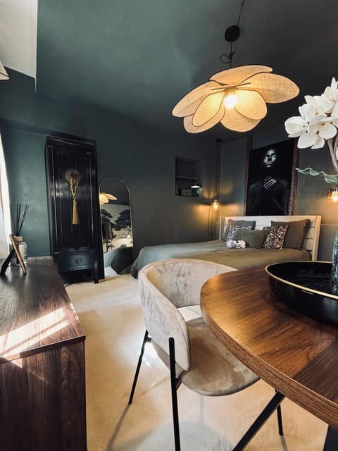 Living room, Photo of the whole room, Seating area