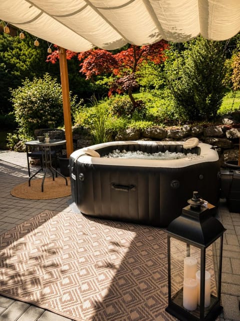 Natural landscape, Hot Tub, Garden view